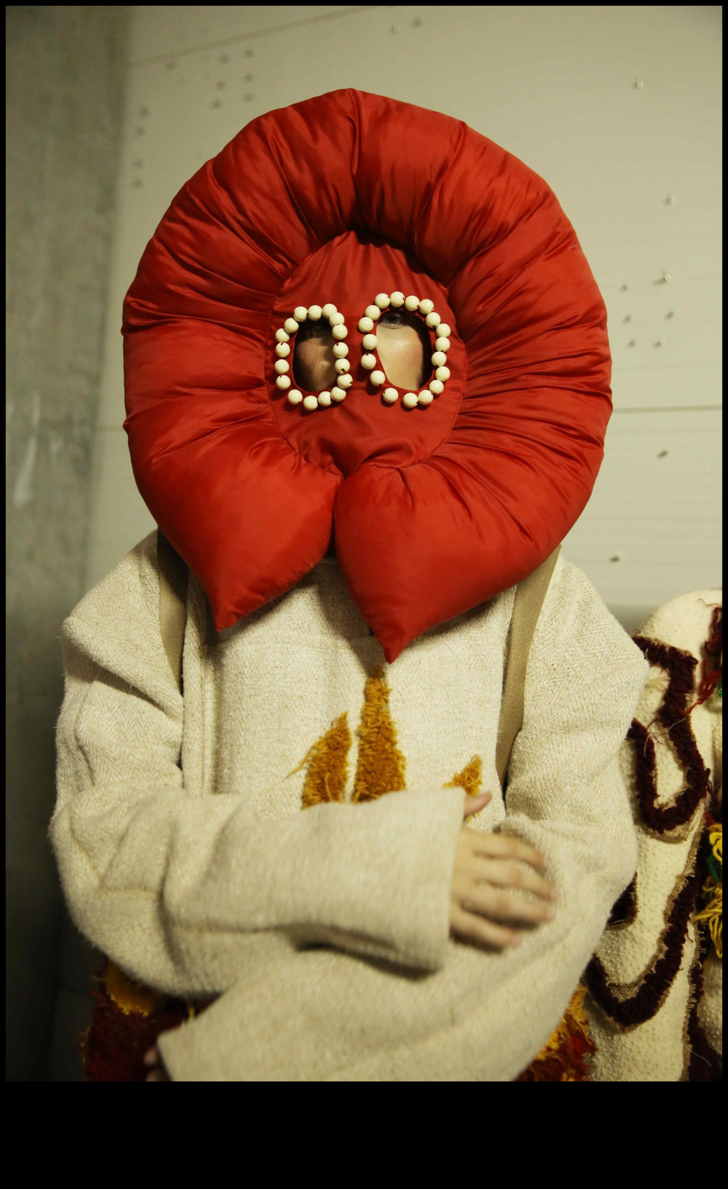 Apģērbu alķīmija: ikdienas pārvēršana par tendencēm