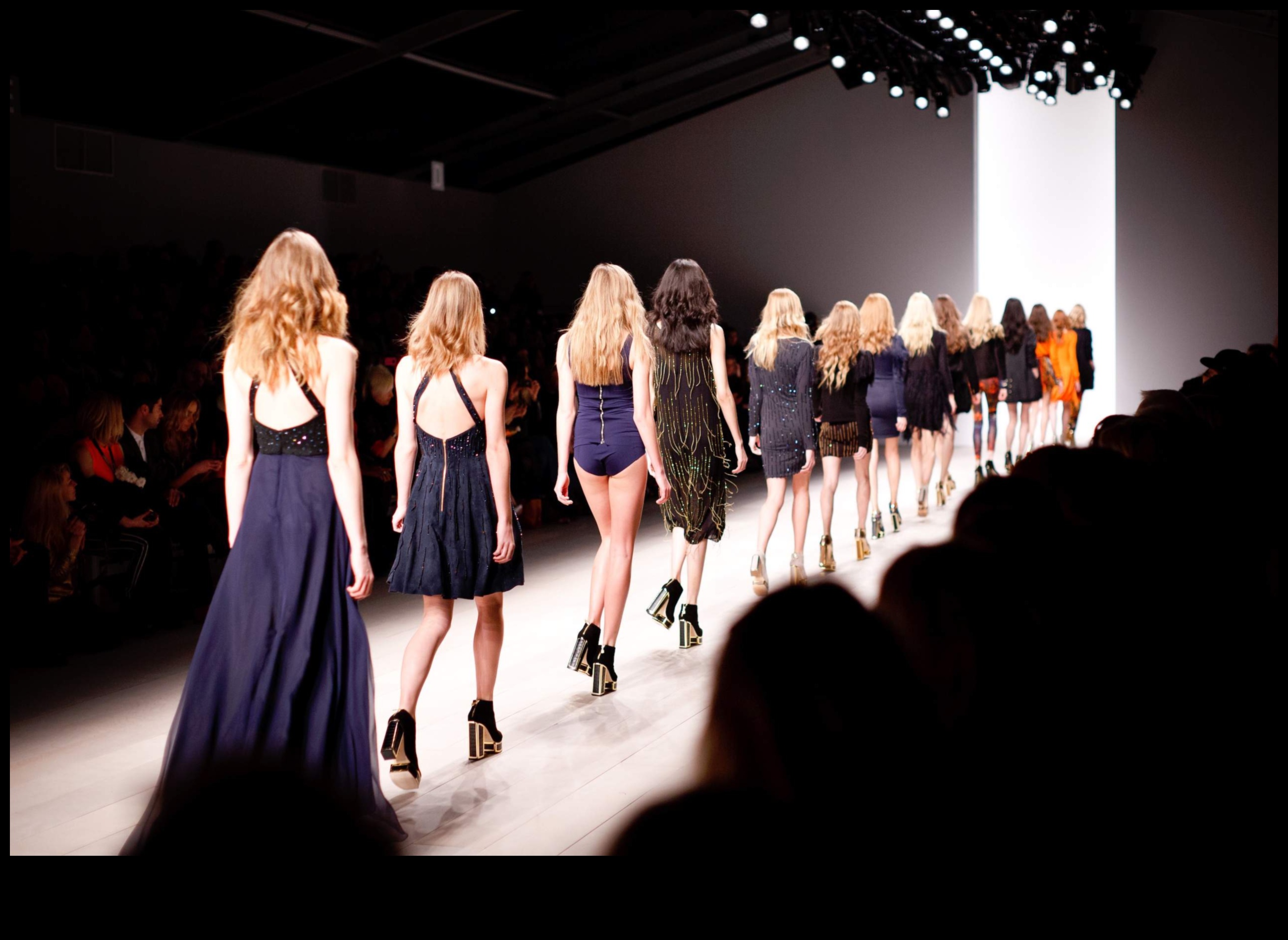 Veidoti stila stāsti: modes ceļojuma stāstījuma izveide