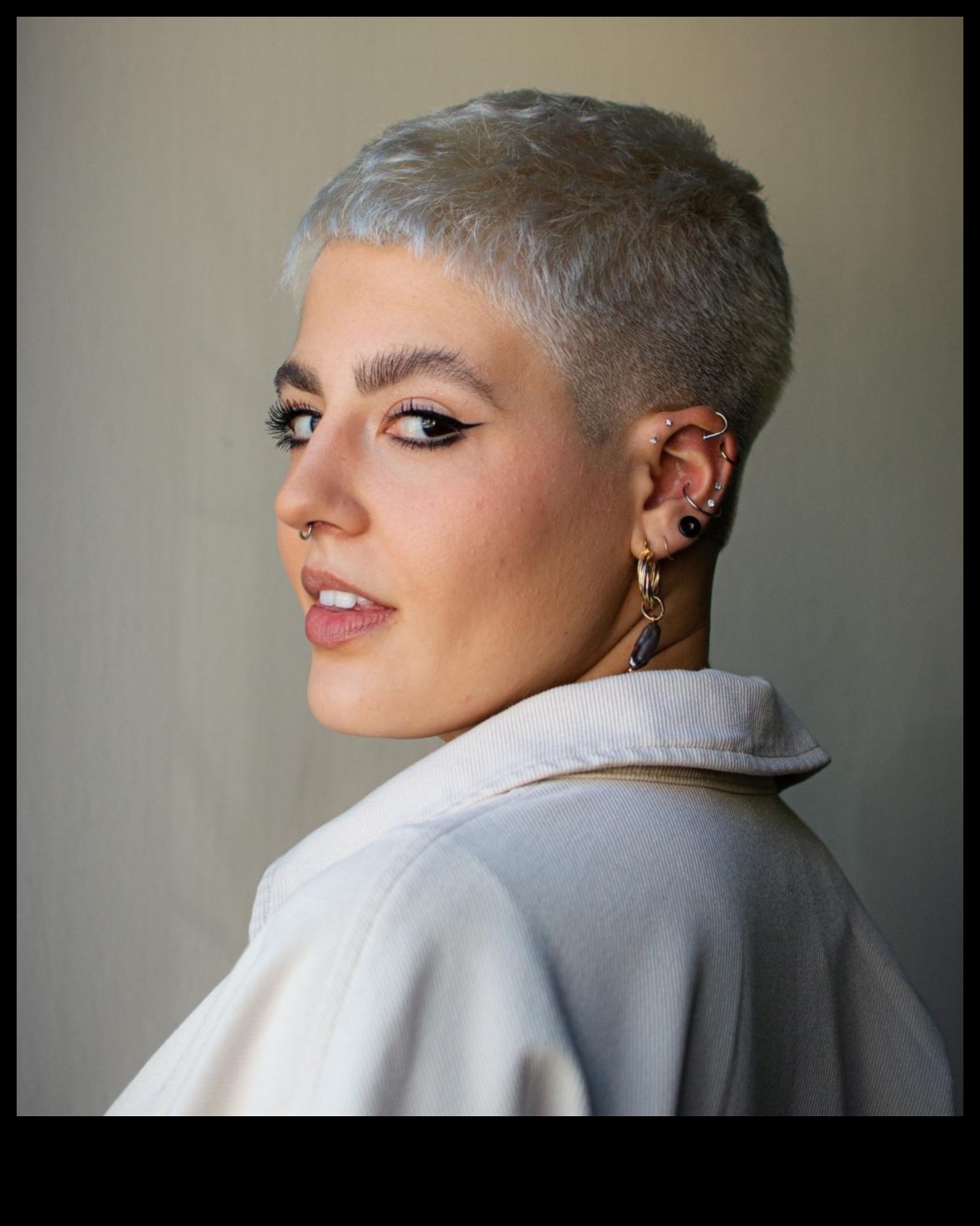 Drosmīgs buzz: izmantojiet īpaši īsu frizūru spēku