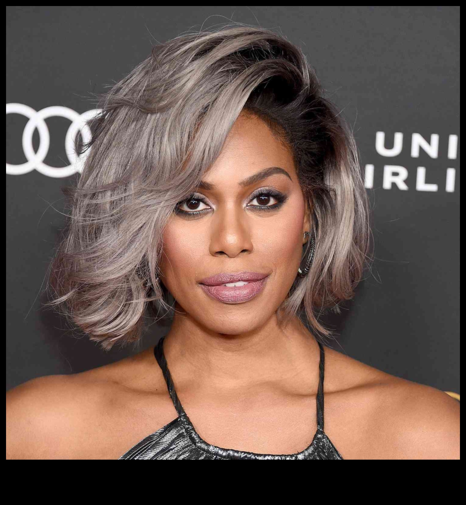 Krāšņi pelēks Turpinājums: Stilīgas īsu matu idejas sudrablapsām