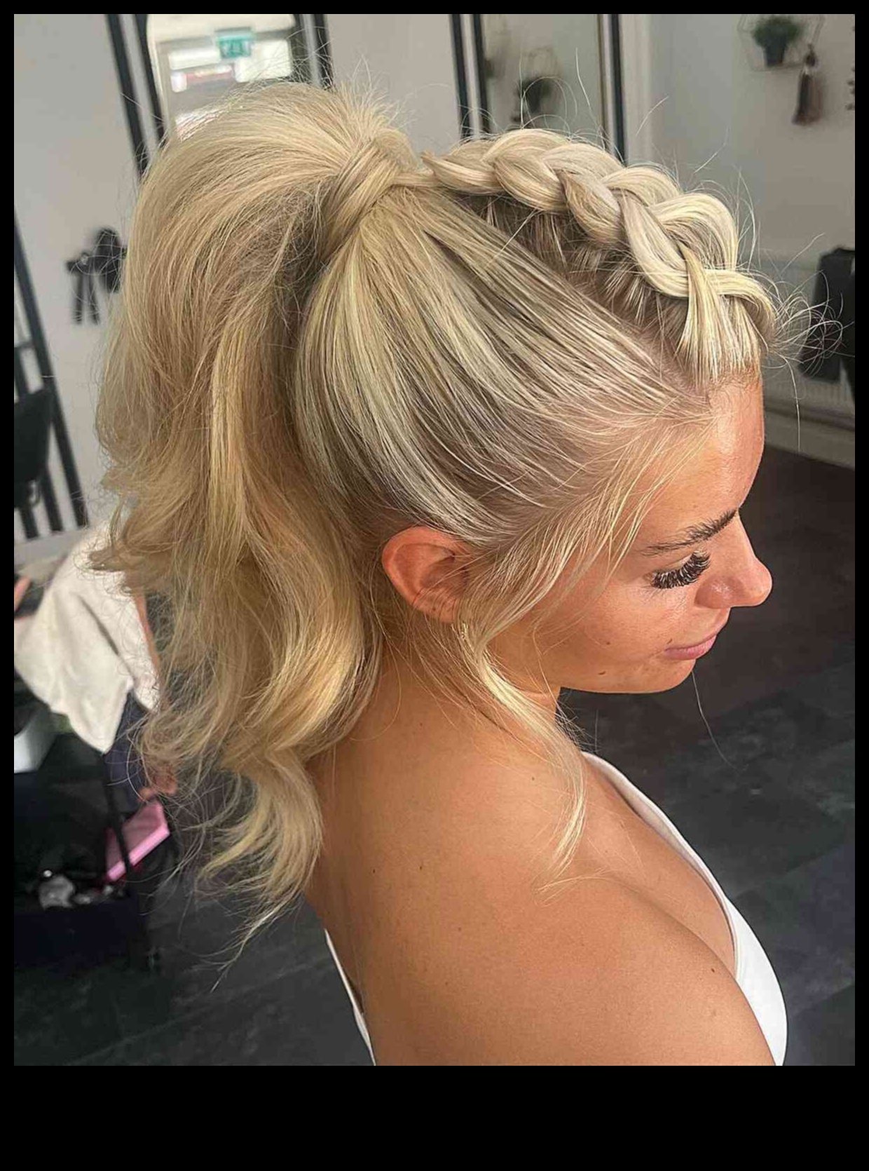 Deju grīdas dīva: dinamiskas un kustībām piemērotas ballīšu frizūras