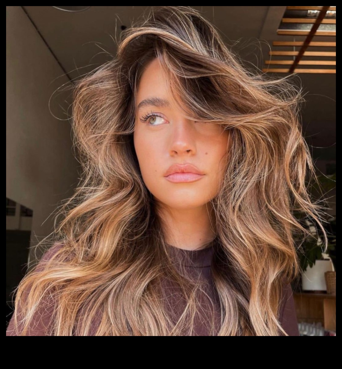 DIY Brunette Balayage: padomi saules skūpstītas apdares iegūšanai