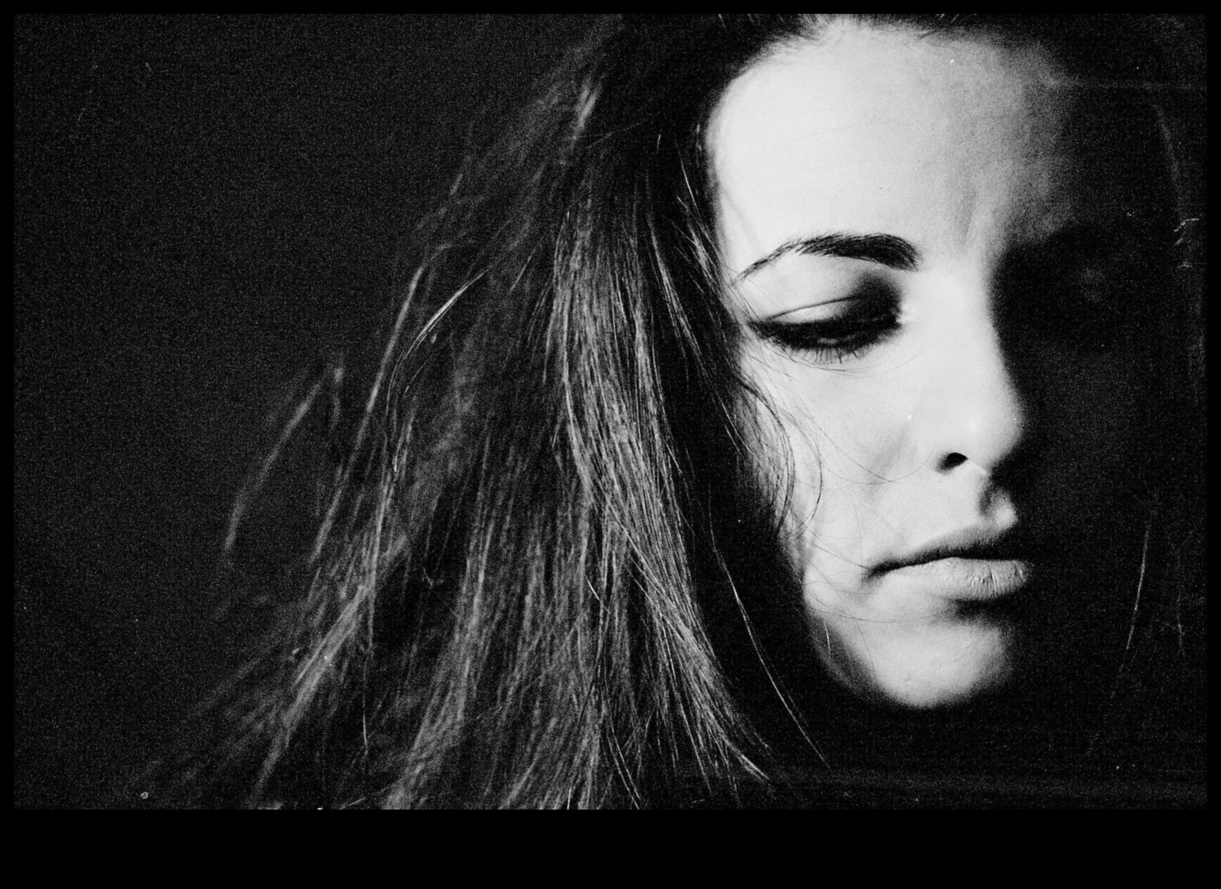 Melnbalts dekors mūžīgai elegancei