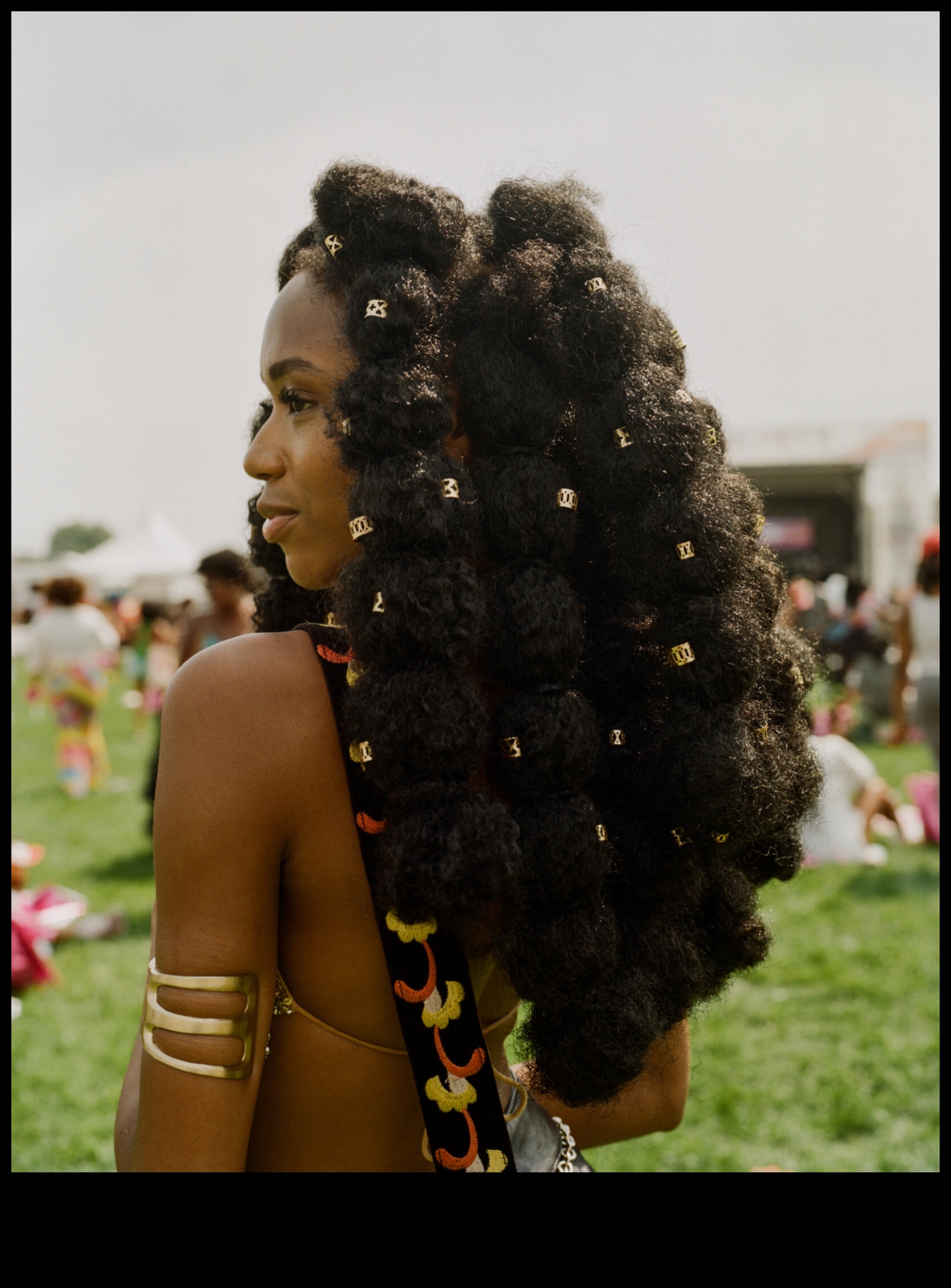 Cirku karnevāls: cildinošu frizūru daudzveidības atzīmēšana