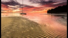 Saulrieta mierīgums: vakara iedvesmoto viļņu skaistuma virzīšana